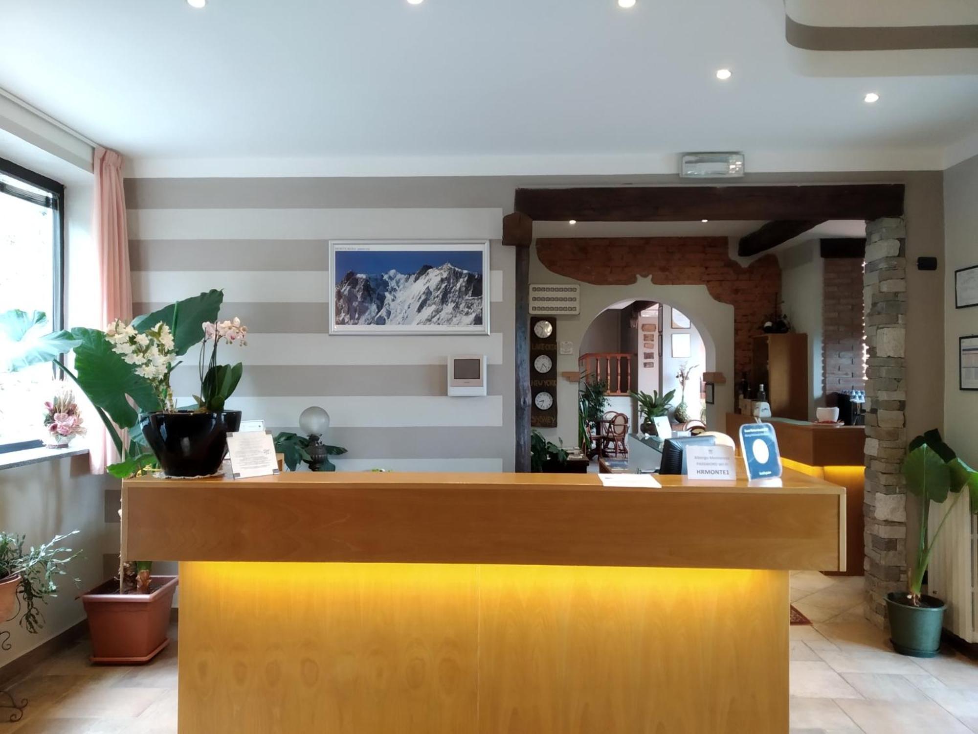 Albergo Ristorante Monterosa Ameno Exteriör bild